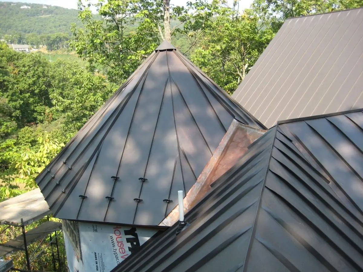 Professional Roof Tarp Installation by Craftsman Roofing in Manito